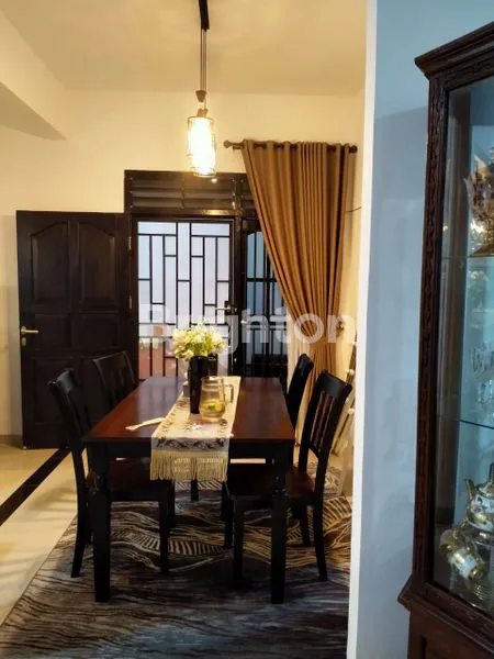 image RUMAH CANTIK 2 LANTAI HOOK LOKASI STRATEGIS DEKAT TOL BSD CIPUTAT TANGERANG SELATAN (3)