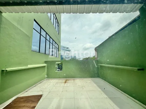 image RUKO 3 LANTAI SEMI FURNISHED LOKASI STRATEGIS DILALUI TRANSJAKARTA DI PINGGIR JALAN PANJANG RAYA JAKARTA BARAT (7)