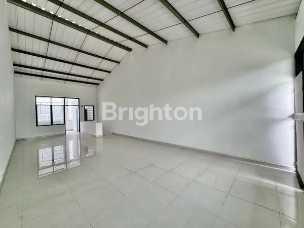 image RUKO 3 LANTAI SEMI FURNISHED LOKASI STRATEGIS DILALUI TRANSJAKARTA DI PINGGIR JALAN PANJANG RAYA JAKARTA BARAT (8)