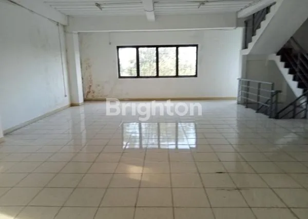 image GUDANG ADA LIFT DI TANGERANG. BANGUNAN 3,5 PANTAI  (3)