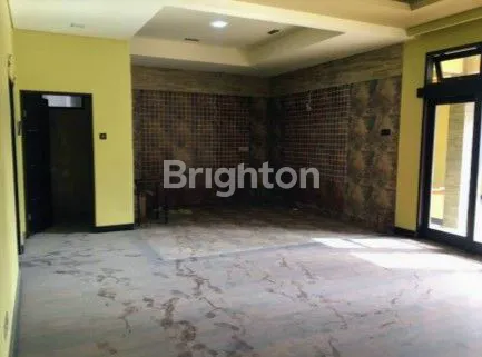 image RUMAH BESAR 2 LANTAI DI AREA STRATEGIS TEUKU UMAR (2)