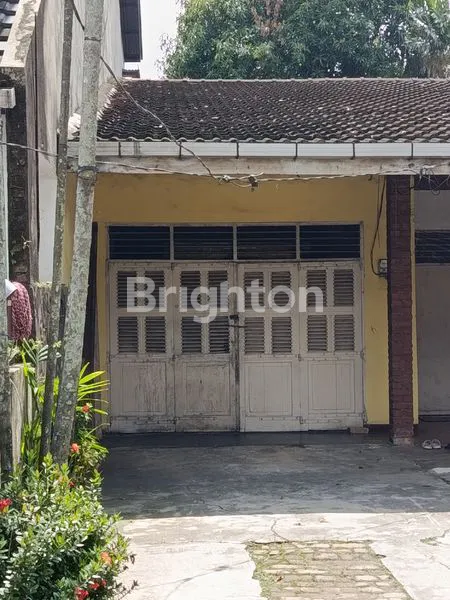 image RUMAH DI LOKASI STRATEGIS COCOK BUAT USAHA (2)