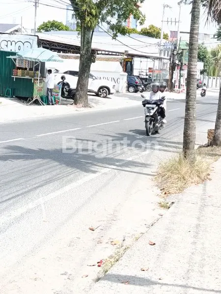 image RUMAH DI LOKASI STRATEGIS COCOK BUAT USAHA (4)