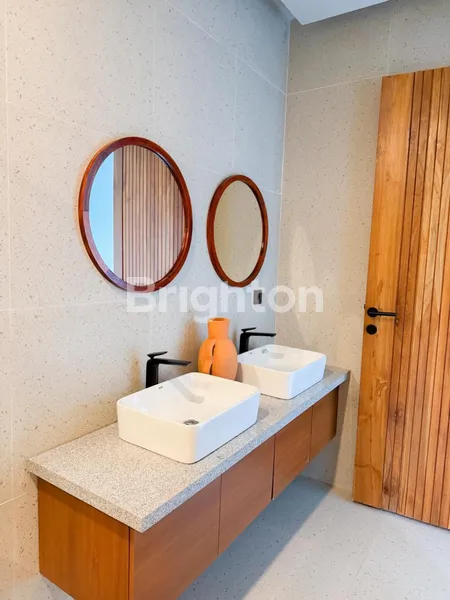 image VILLA MODERN 2 LANTAI – PRIME AREA TUMBAK BAYUH / PERERENAN / CANGGU (3)