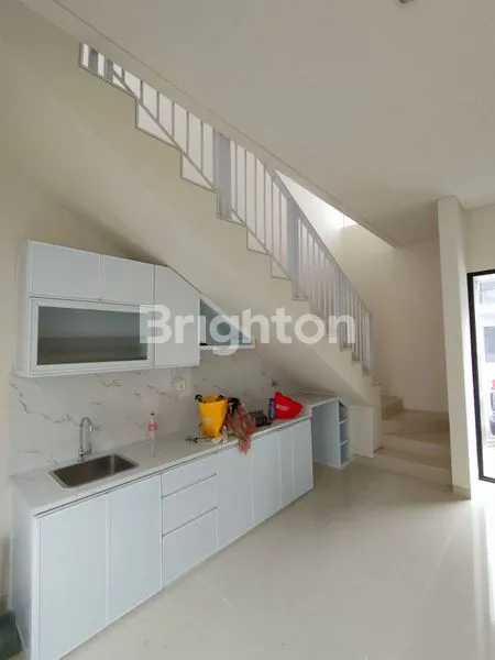 image RUMAH SIAP HUNI 2 LT SEMI FURNISHED DI CENTRAL PARK JUANDA SIDOARJO (6)