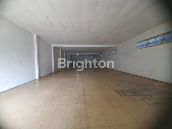 image PINGGIR JALAN RAYA BANGUNAN SHOWROOM HITUNG TANAH (4)