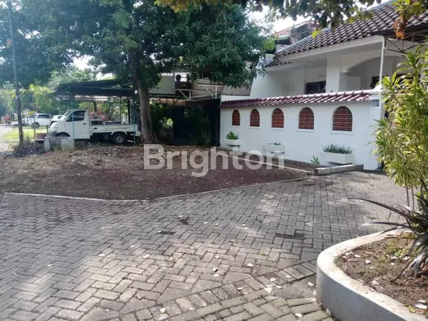 image RUMAH SIAP HUNI BISA DIGUNAKAN KANTOR MAUPUN TEMPAT TINGGAL SUASANA NYAMAN, ASRI DI GAYUNG KEBONSARI (6)