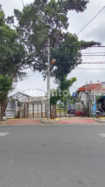 TANAH 1000 M2 PINGGIR JALAN RAYA UTAMA DEKAT KAMPUS MERCUBUANA MERUYA SELATAN JAKARTA BARAT SANGAT COCOK UNTUK USAHA AREA BISNIS KOMERSIAL BYK KANTOR DAN USAHA LOKASI STRATEGIS PINGGIR JALAN RAYA UTAMA HADAP BARAT ROW JALAN 2 MOBIL 2 ARAH MINIMAL SEWA 2 T