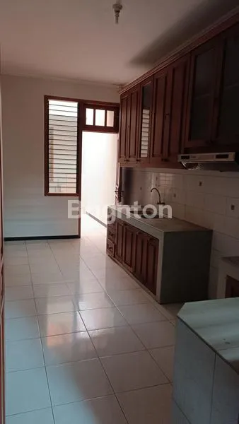 image RUMAH CANTIK DAN MURAH PUOL LT 456M² DI TAMAN BOROBUDUR, DEKAT KAMPUS (5)