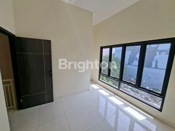 image 5 RUMAH BARU 2 LANTAI, 3 KAMAR TIDUR MURAH NEGO DI SURABAYA TIMUR (6)