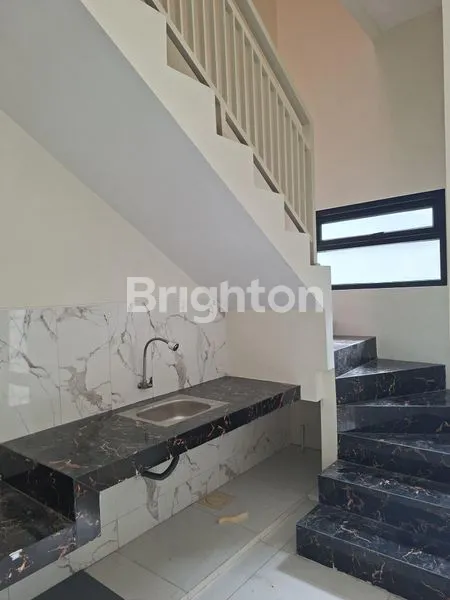 image 5 RUMAH BARU 2 LANTAI, 3 KAMAR TIDUR MURAH NEGO DI SURABAYA TIMUR (8)
