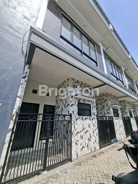 image 5 RUMAH BARU 2 LANTAI, 3 KAMAR TIDUR MURAH NEGO DI SURABAYA TIMUR (1)