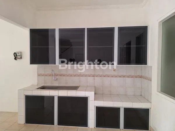 image RUMAH 2 LANTAI SIAP HUNI DI DALAM CLUSTER KOTA WISATA (2)