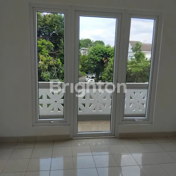 image RUMAH 2 LANTAI SIAP HUNI DI DALAM CLUSTER KOTA WISATA (3)