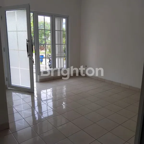 image RUMAH 2 LANTAI SIAP HUNI DI DALAM CLUSTER KOTA WISATA (5)
