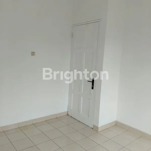 image RUMAH 2 LANTAI SIAP HUNI DI DALAM CLUSTER KOTA WISATA (7)