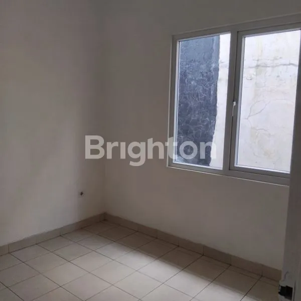image RUMAH 2 LANTAI SIAP HUNI DI DALAM CLUSTER KOTA WISATA (8)