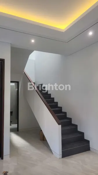 image RUMAH TROPICAL MINIMALIS DI MANYAR INDAH  (7)