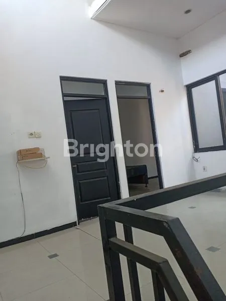 image DIJUAL RUMAH TERAWAT MANYAR REJO DEKAT KAMPUS UNTAG (5)