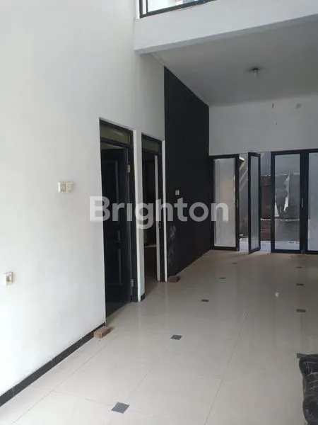 image DIJUAL RUMAH TERAWAT MANYAR REJO DEKAT KAMPUS UNTAG (3)