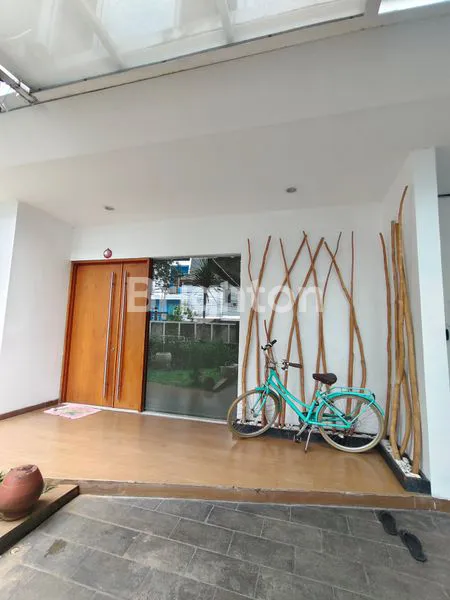 image RUMAH MEWAH 2 LANTAI DI SETIABUDI, LT 317M² (4)