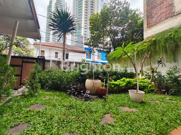 image RUMAH MEWAH 2 LANTAI DI SETIABUDI, LT 317M² (7)