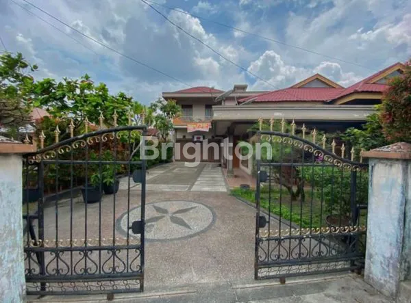 image DIJUAL RUMAH MEWAH SIAP HUNI LOKASI STRATEGIS (2)