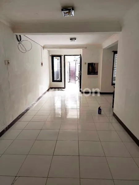 image RUMAH 2 LANTAI SIAP HUNI 3KT DI SUNTER AGUNG JAKARTA UTARA (3)