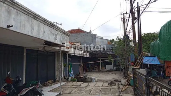 image DIJUAL RUMAH LAPANG SIAP RENO DAN BISA UNTUK USAHA DI SURABAYA (3)