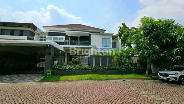 image RUMAH MEWAH DI GRAHA FAMILY SURABAYA BARAT (1)