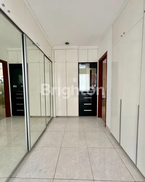 image HARGA MIRING !!! JARANG ADA RUMAH 2 LANTAI SUDAH DI RENOVASI DI CLUSTER DE CAJUPUTI LEBAR 15 DI JALAN BOULEVARD, DE PARK BSD (5)