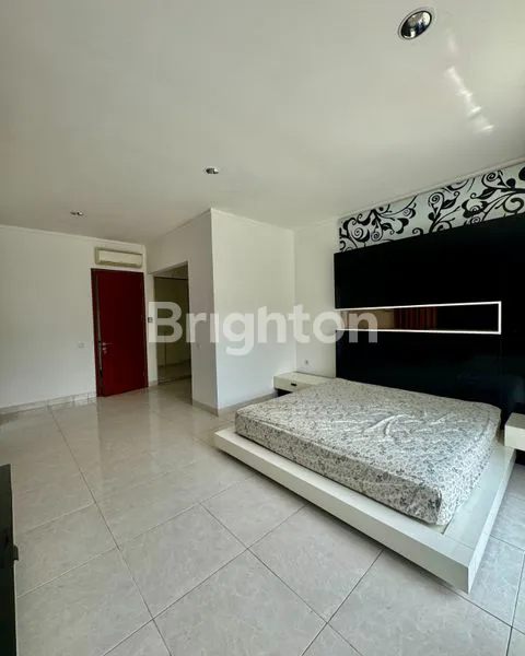 image HARGA MIRING !!! JARANG ADA RUMAH 2 LANTAI SUDAH DI RENOVASI DI CLUSTER DE CAJUPUTI LEBAR 15 DI JALAN BOULEVARD, DE PARK BSD (4)