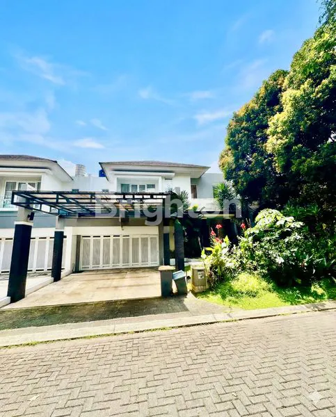 HARGA MIRING !!! JARANG ADA RUMAH 2 LANTAI SUDAH DI RENOVASI DI CLUSTER DE CAJUPUTI LEBAR 15 DI JALAN BOULEVARD, DE PARK BSD