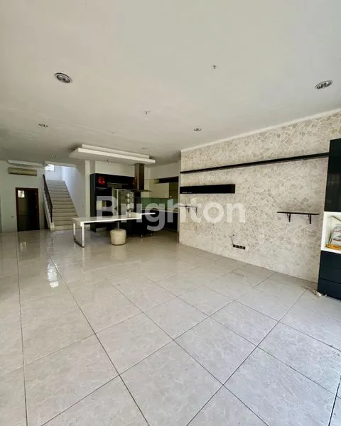 image HARGA MIRING !!! JARANG ADA RUMAH 2 LANTAI SUDAH DI RENOVASI DI CLUSTER DE CAJUPUTI LEBAR 15 DI JALAN BOULEVARD, DE PARK BSD (2)