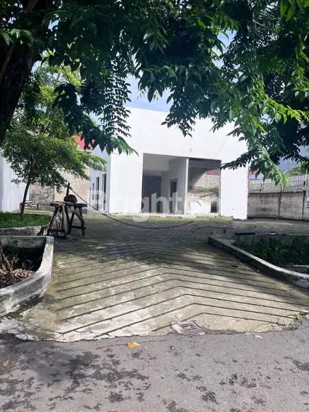 image BANGUNAN BEKAS CAFE (1)