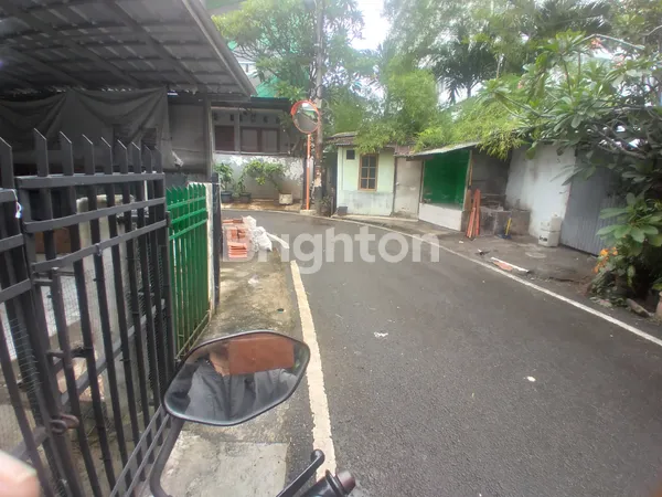 image RUMAH TUA HITUNG TANAH SAJA LINGKUNGAN OKE = DKT MALL GREEN PRAMUKA SQUARE STRATEGIS EKONOMIS (2)