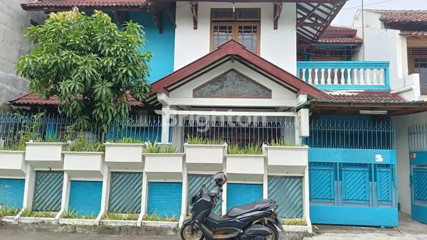 image RUMAH 2 LANTAI KARANGASEM SOLO (1)