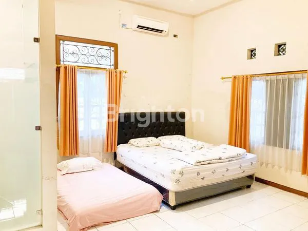 image RUMAH LUAS DI PINGGIR JALAN RAMAI (6)