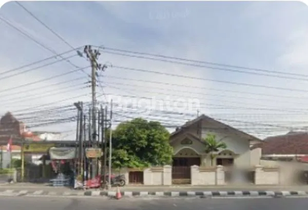 image RUMAH LUAS DI PINGGIR JALAN RAMAI (1)