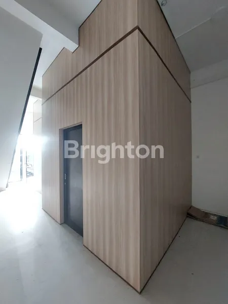 image DISEWAKAN RUKO BARU 3 LANTAI DI EASTERN PARK SUKOLILO DAERAH RAMAI – POSISI RUKO TERDEPAN, AKSES TIAP LANTAI TERPISAH (3)