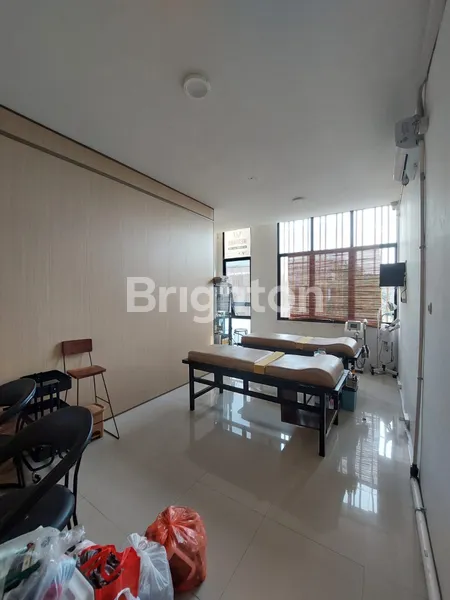 image DISEWAKAN RUKO BARU 3 LANTAI DI EASTERN PARK SUKOLILO DAERAH RAMAI – POSISI RUKO TERDEPAN, AKSES TIAP LANTAI TERPISAH (7)