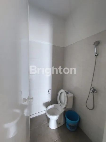 image DISEWAKAN RUKO BARU 3 LANTAI DI EASTERN PARK SUKOLILO DAERAH RAMAI – POSISI RUKO TERDEPAN, AKSES TIAP LANTAI TERPISAH (8)