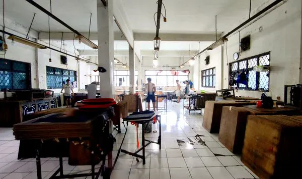 image RUMAH JELAMBAR 3 LANTAI FULL BISA UNTUK USAHA (2)