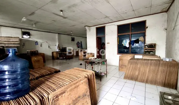 image RUMAH JELAMBAR 3 LANTAI FULL BISA UNTUK USAHA (3)