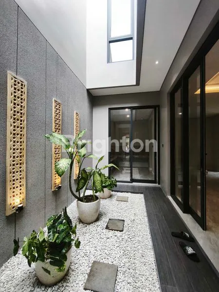 image HUNIAN MEWAH DI CITRALAND, 2 LANTAI SEMI FURNISHED (3)