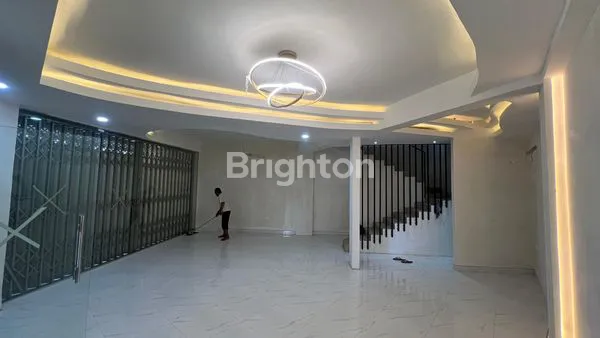 image RUKO HOOK 3 LANTAI AREA PERTOKOAN HIDUP,SANGAT STRATEGIS,BERADA DI TENGAH KOTA MALANG,PARKIRAN LUAS (3)