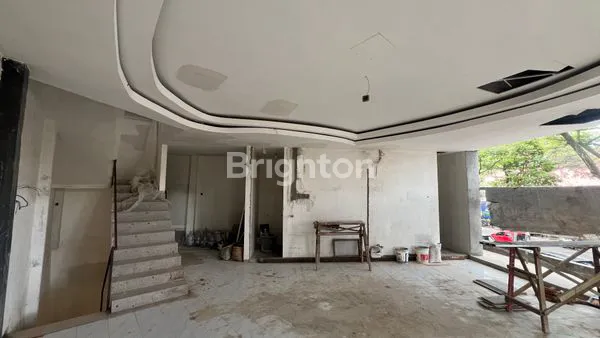 image RUKO HOOK 3 LANTAI AREA PERTOKOAN HIDUP,SANGAT STRATEGIS,BERADA DI TENGAH KOTA MALANG,PARKIRAN LUAS (6)