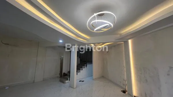 image RUKO HOOK 3 LANTAI AREA PERTOKOAN HIDUP,SANGAT STRATEGIS,BERADA DI TENGAH KOTA MALANG,PARKIRAN LUAS (2)