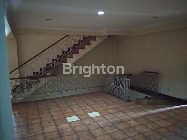 image RUKO 3 LANTAI LUAS DAN STRATEGIS DI CIPUTAT RAYA (7)