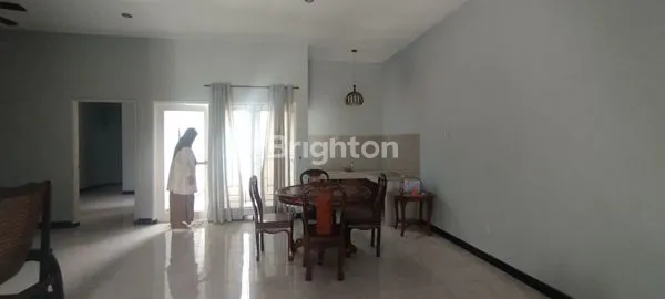 image RUMAH CANTIK 1 LANTAI SEMI FURNISHED NIRWANA REGENCY - RUNGKUT SURABAYA (4)